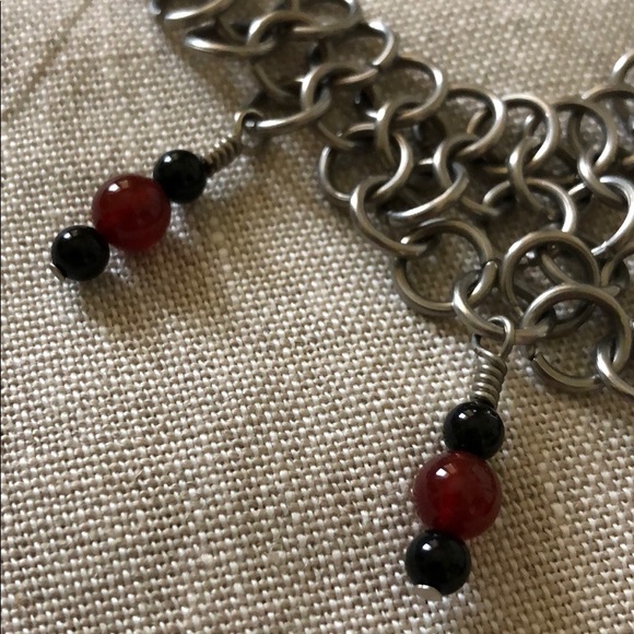 Gothic Chain mail necklace with black & red beads - Picture 3 of 8